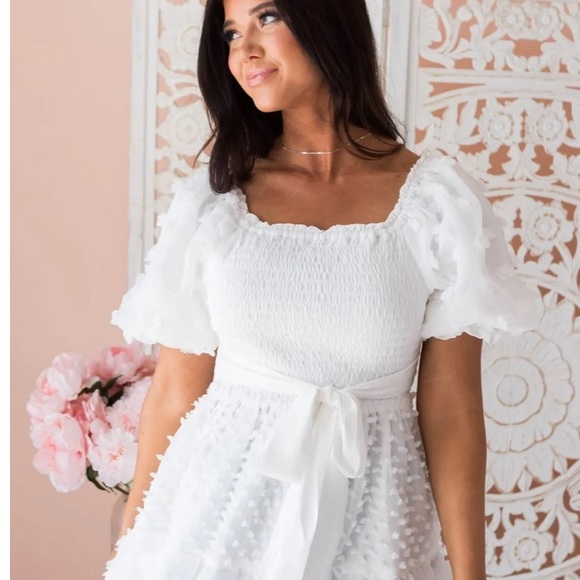 Brand new white dress, with tag, with puffed sleeves - Picture 2 of 6